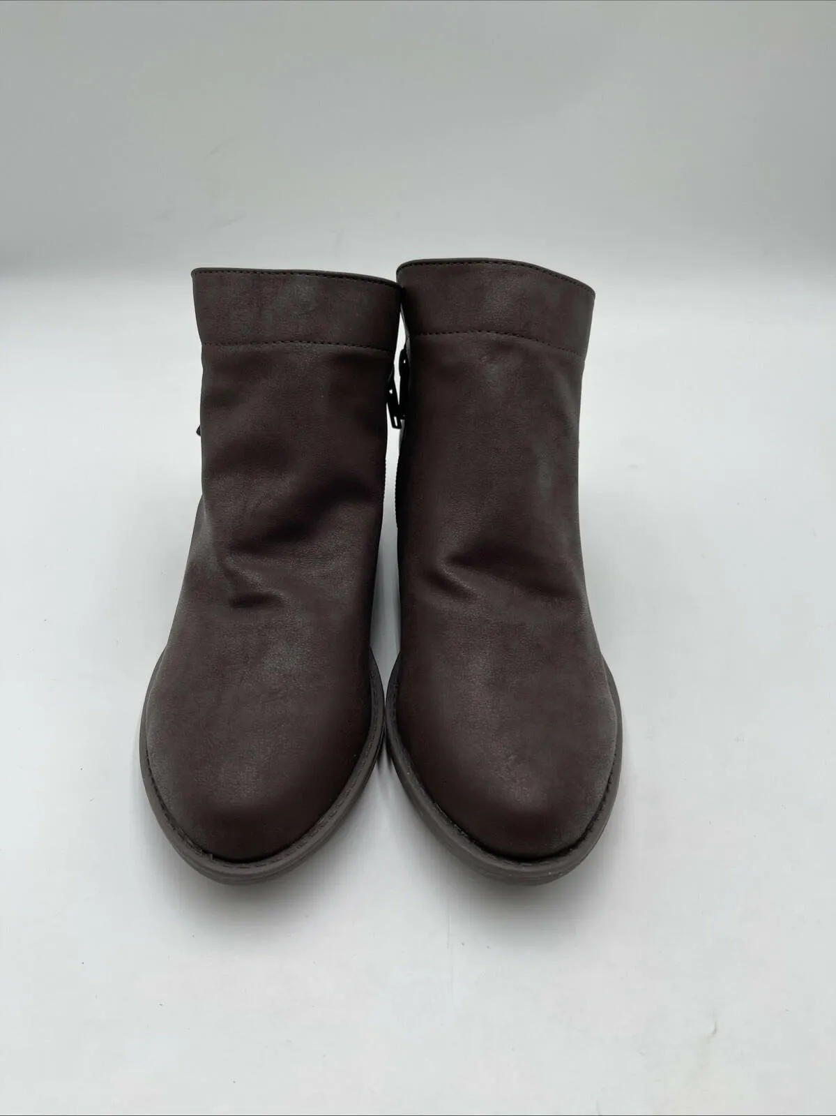 NWOB Easy Street Women's Gusto Booties Brown Size 7M - Like New