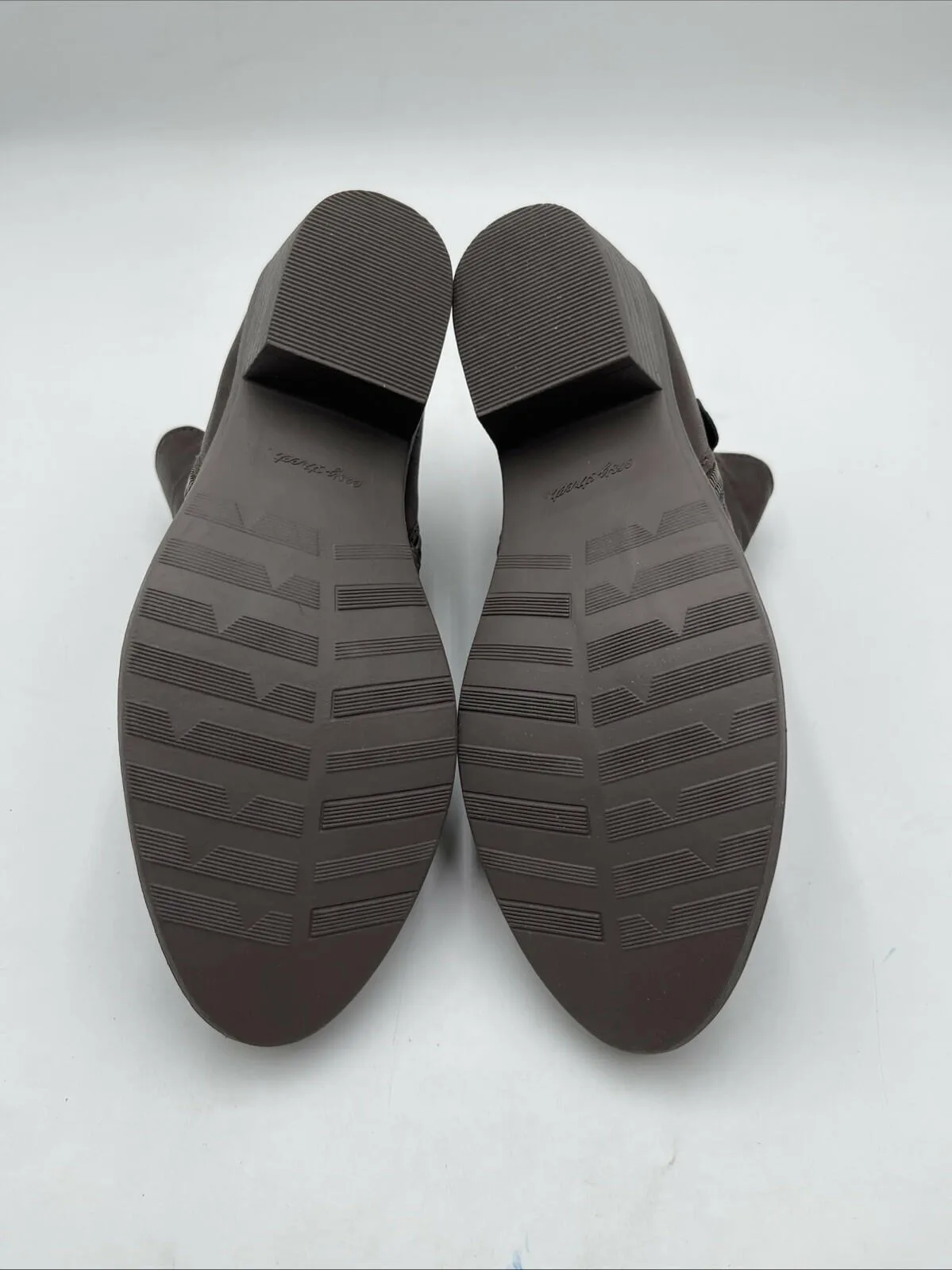 NWOB Easy Street Women's Gusto Booties Brown Size 7M - Like New